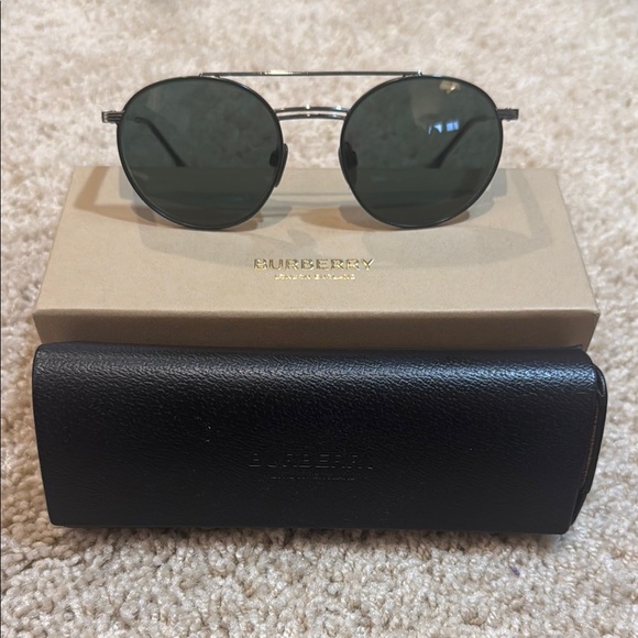 Burberry Aviator Dark Green Sunglasses with Black Case - Picture 1 of 8
